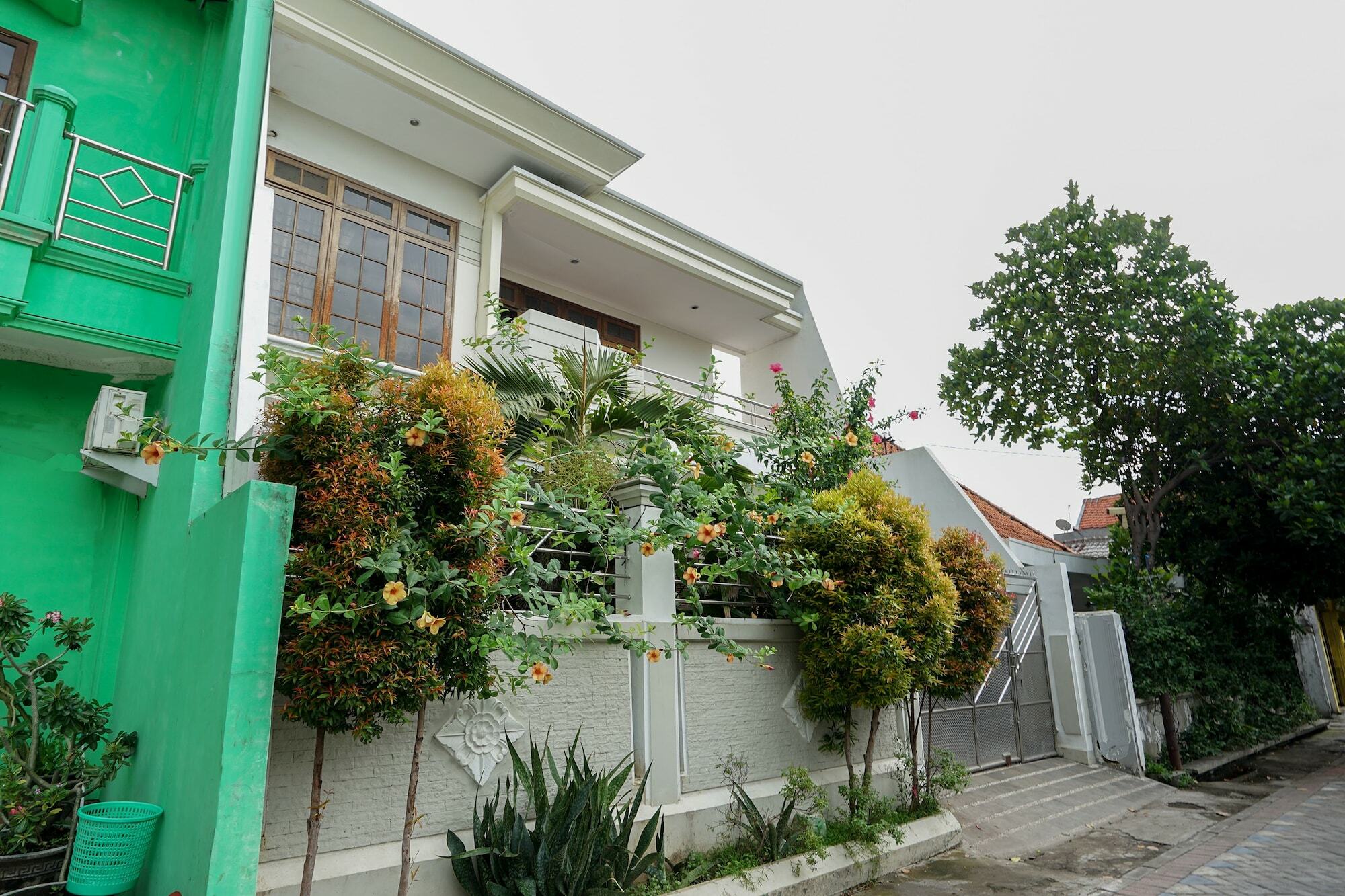 Hotel Bumi Banyu Bening Syariah Surabaya Exterior foto